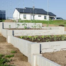 Kompostér a vyvýšený záhon z betonových dílců DEKOR
