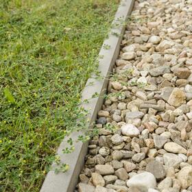 Betonový zahradní obrubník